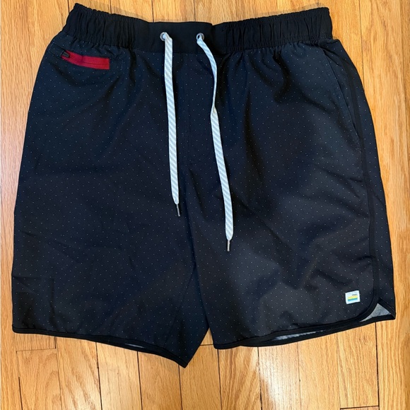 Vuori Banks 7” Shorts - Picture 1 of 5